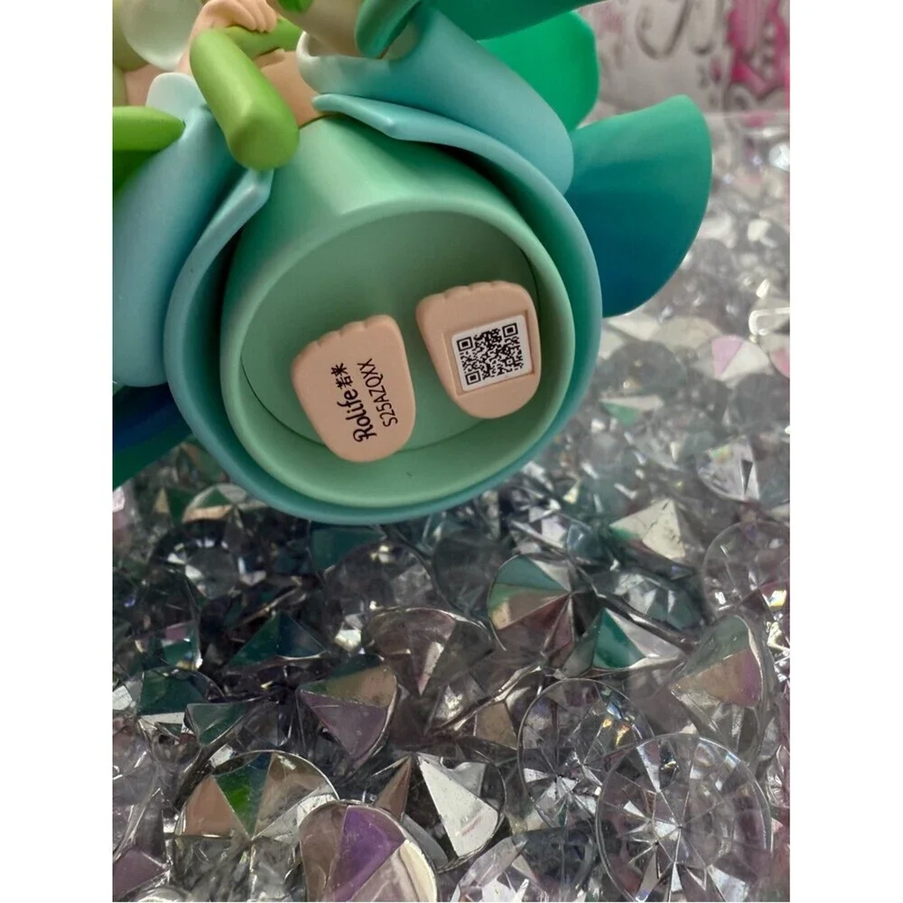 Rolife Nanci doll flower Pastel Green Floral Vinyl Figurine with White Blooms